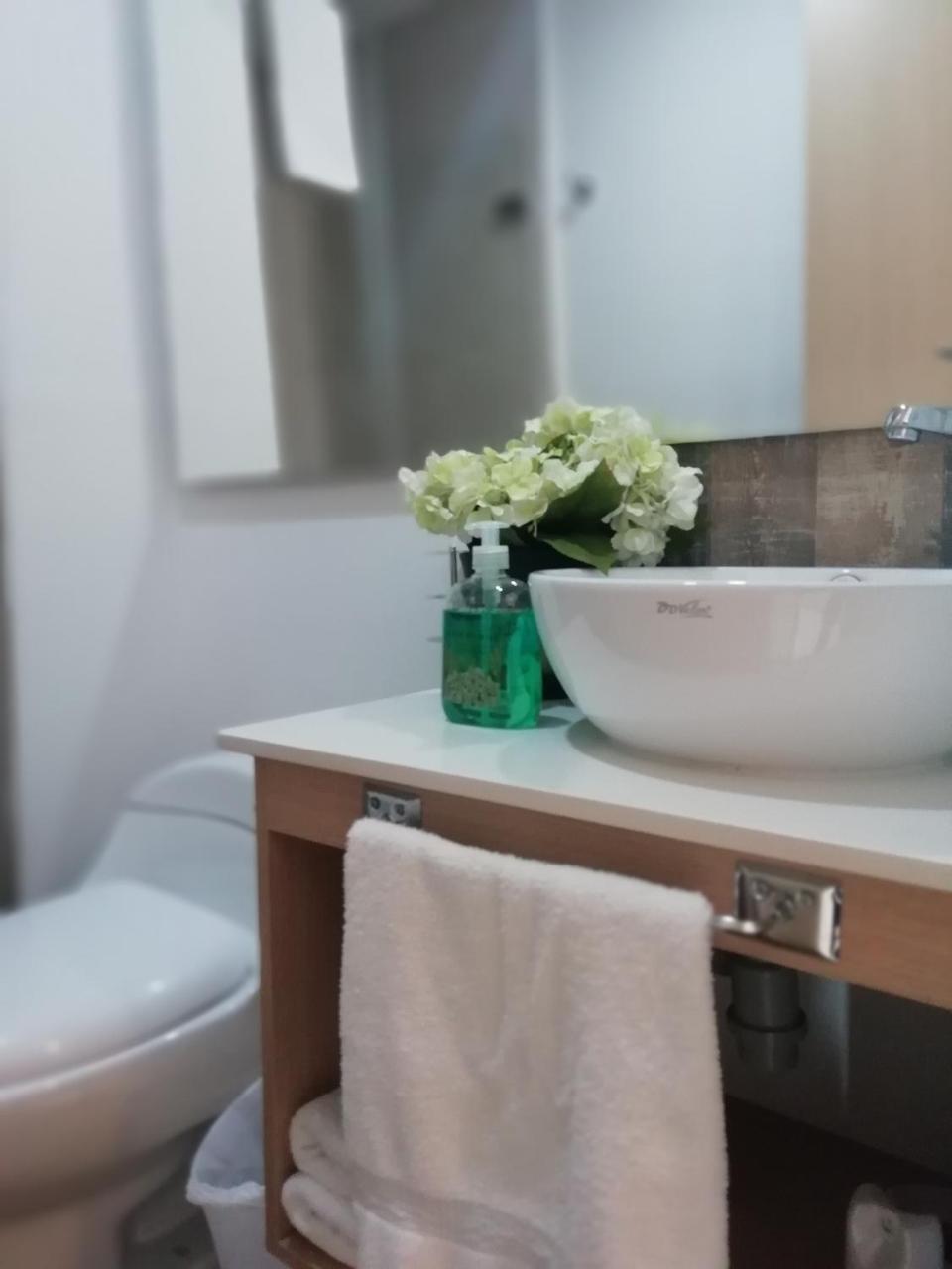 Apartasuite Laureles Cmc Medellin Bagian luar foto