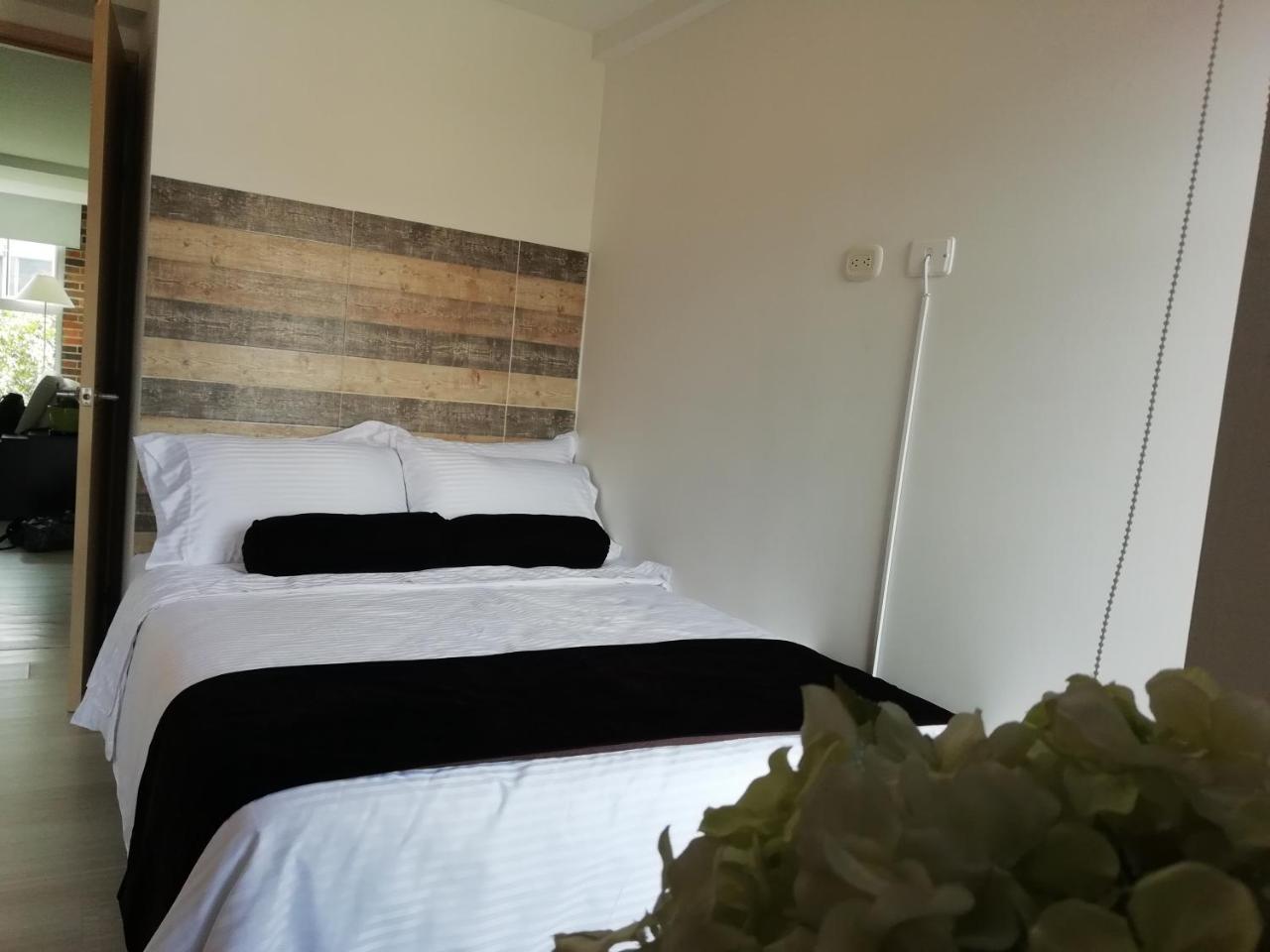Apartasuite Laureles Cmc Medellin Bagian luar foto